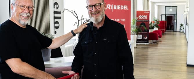 Staffelübergabe bei RIEDEL Networks: Bernhard Pussel (links) und Oliver Burgdorf, Chief Sales Officer (rechts)